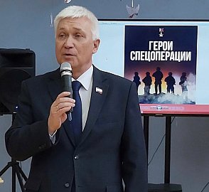 Уважаемые земляки, 12 мая принял участие в торжественном открытии фотовыставки "Отец Героя" в школе № 3