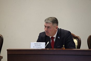 Руководитель фракции Владимир Мищенко принял участие в работе постоянного комитета по правовым вопросам Парламентской Ассоциации Северо-Запада России 
