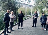 Роман Пономарев совместно с депутатом городского совета Сердюк Еленой Ивановной провел встречу с жителями дома №5 по ул. Павлова