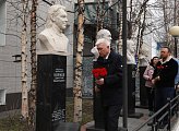 В Мурманске открыли памятный бюст журналиста и литератора Дмитрия Коржова