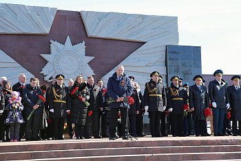В Долине Славы региональные парламентарии приняли участие  в торжественных мероприятиях,  посвященных 77-ой годовщине Победы в Великой Отечественной войне