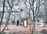 На улице Книповича, 67 началось строительство современной детской игровой площадки.