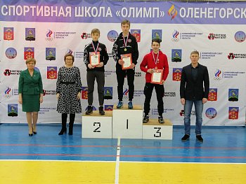 Лариса Круглова приняла участие в награждении победителей и призёров Первенства Северо-Западного федерального округа по конькобежному спорту в городе Оленегорске