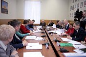 О состоянии оленьих пастбищ на территории Мурманской области шла речь на рабочем совещании в региональном парламенте