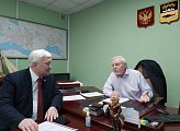 Вместе с главой администрации города Мурманска Сердечкиным Ю.В. вручили Почетную грамоту областной Думы начальнику Управления Первомайского административного округа Николаю Григорьевичу Зикееву  