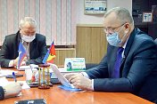 Глава регионального парламента Сергей Дубовой  провел рабочую встречу с руководством поселка Видяево