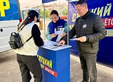 Выездная приёмная Слуцкого продолжает работу с жителями Мурманска