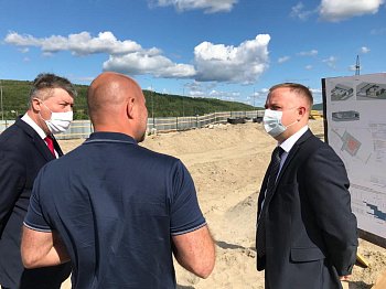 Владимир Мищенко принял участие в общественном мониторинге хода строительства плавательного бассейна в городе Кола