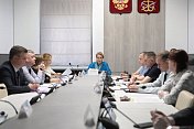 Состоялось заседание комитета областной Думы по здравоохранению  под председательством Лены Лукичевой