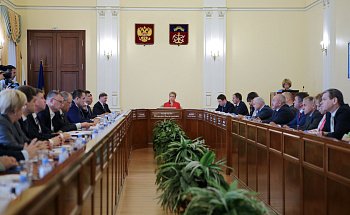 Спикер регионального парламента Сергей Дубовой принял участие в очередном заседании областного правительства