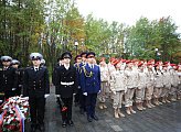 Депутаты областной Думы почтили память защитников Заполярья