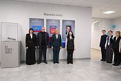 В Губернаторском лицее открылась фотовыставка "Отец Героя"
