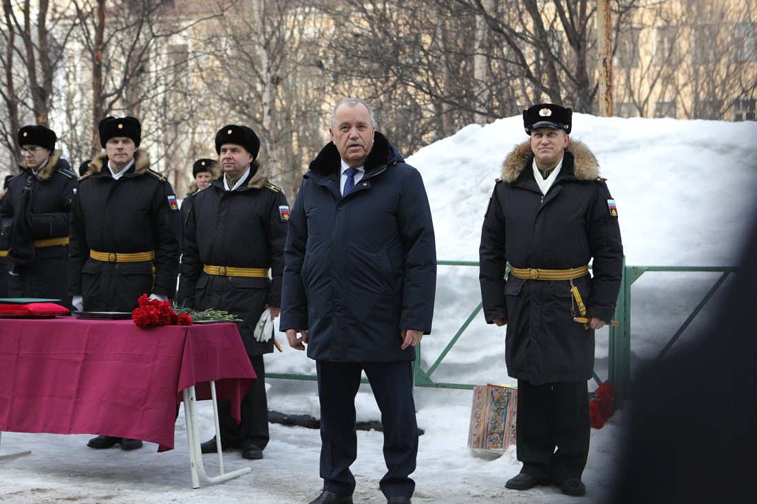 Сергей Дубовой поздравил моряков-подводников 