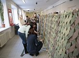 Областная Дума поддержала инициативу по изготовлению маскировочных сетей для воинских подразделений, находящихся в зоне проведения СВО