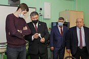 Координатор партийного проекта "Локомотивы роста" Владимир Мищенко побывал в индустриальном колледже Мурманска 