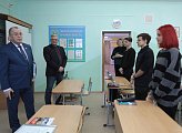 Сергей Дубовой провел урок обществознания в школе Заозерска