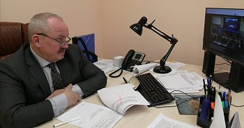 Депутат Мурманской областной Думы Андрей Иванов 20 апреля в режиме ВКС принял участие в парламентских слушаниях.
