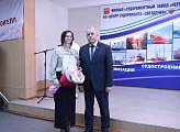 Сергей Дубовой поздравил работников судоремонтного завода "Нерпа" с профессиональным праздником