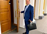 подал документы в избирательную комиссию Мурманской области для участия в выборах депутатов Государственной Думы Федерального Собрания Российской Федерации девятого созыва по 130-му Мурманскому одномандатному избирательному округу.