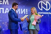 Евгений Никора вручил награды регионального парламента лучшим работникам Кольской ГМК