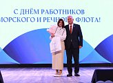 Работники Мурманского морского торгового порта принимают поздравления с профессиональным праздником