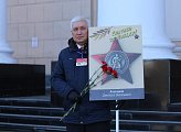 9 мая депутат областной Думы Михаил Белошеев прошел в колонне "Бессмертного полка"