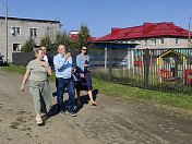Депутаты областной Думы проверили ход реализации проектов благоустройства и подготовку к новому учебному году в  Печенгском округе