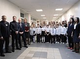 В школе Заозерска открыли мурал в честь Героя России 