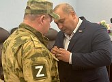 Александр Богович вручил медаль «За отвагу» участнику СВО.