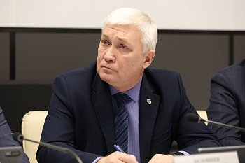 17 ноября принял участие в заседании комитета областной Думы по законодательству, государственному строительству и местному самоуправлению