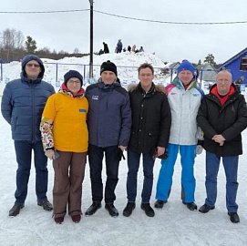Лариса Круглова в День Защитника Отечества посетила турнир по хоккею в селе Тулома