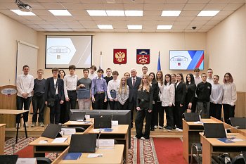 В областной Думе прошел День открытых дверей для мурманских школьников