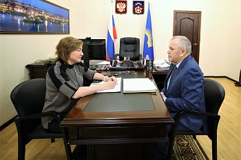 Прошла рабочая встреча главы регионального парламента Сергея Дубового и сенатора РФ Ларисы Кругловой