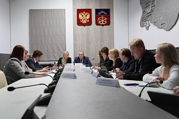 Глава регионального парламента Сергей Дубовой и депутаты Думы приняли участие в заседании Молодежного парламента