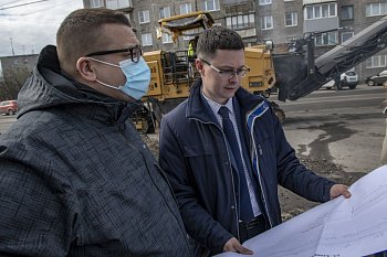 Депутат Иванов принял участие в выездном осмотре ремонтных работ на улице Адмирала флота Лобова