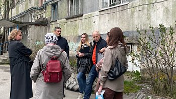 Роман Пономарев провел встречу с жителями дома №13 по улице Полярные Зори