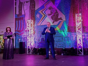 В Апатитах открылась традиционная выставка-ярмарка "Каменный цветок" 