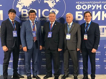 24-25 ноября в составе делегации Мурманской областной Думы работаю на IV Международном муниципальном форуме стран BRIKS+ в Санкт-Петербурге