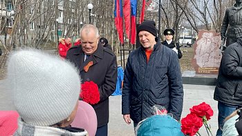 Роман Пономарев принял участие в акции "Вахта памяти"  у памятника воинам Полярной дивизии