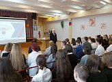 Уважаемые земляки, сегодня 27 апреля памятная дата - День российского парламентаризма.  По приглашению администрации средней школы № 21 провел с учащимися 8-9 классов "Парламентский час"