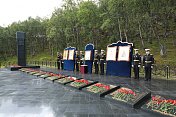 В Мурманской области почтили память экипажа атомного подводного ракетного крейсера "Курск" 