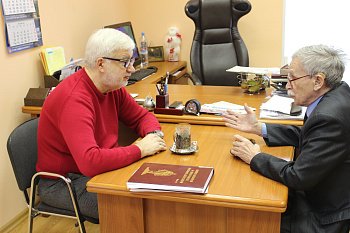 Виктор Сайгин встретился с Почетным гражданином Мурманской области