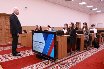 Областную Думу посетили воспитанники регионального центра поддержки одаренных детей "Полярная звезда"