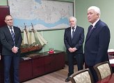 Уважаемые земляки, сегодня вместе с коллективом Управления Первомайского административного округа поздравил с днем рождения заместителя главы администрации города Мурманска, начальника Управления Первомайского АО Зикеева Николая Григорьевича 