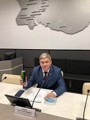 Артур Попов принял участие в работе «круглого стола» по проекту закона об ограничении продажи энергетических  тонизирующих напитков несовершеннолетним