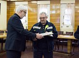Депутат Виктор Сайгин вручил почетную грамоту Мурманской областной Думы 