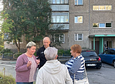 Роман Пономарев совместно с Анной Верещагиной провёл встречу с жителями домов 37, 39, 41 по ул.Старостина 