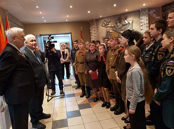 Уважаемые земляки, сегодня, вместе с Почетным гражданином города-героя Мурманска Владимиром Ильичом Горячкиным, посетили пожарно-техническую выставку, расположенную в Музейно-выставочном центре ГУ МЧС России по Мурманской области