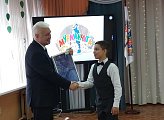 Уважаемые земляки, 25 мая по приглашению руководства и педагогов гимназии № 5 вместе с участником специальной военной операции Алексеем Викторовичем Забегаевым принял участие в торжественном мероприятии