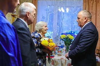 Региональные парламентарии  поздравили с годовщиной полного освобождения Ленинграда от фашистской блокады Антонину Ивановну Баранцеву